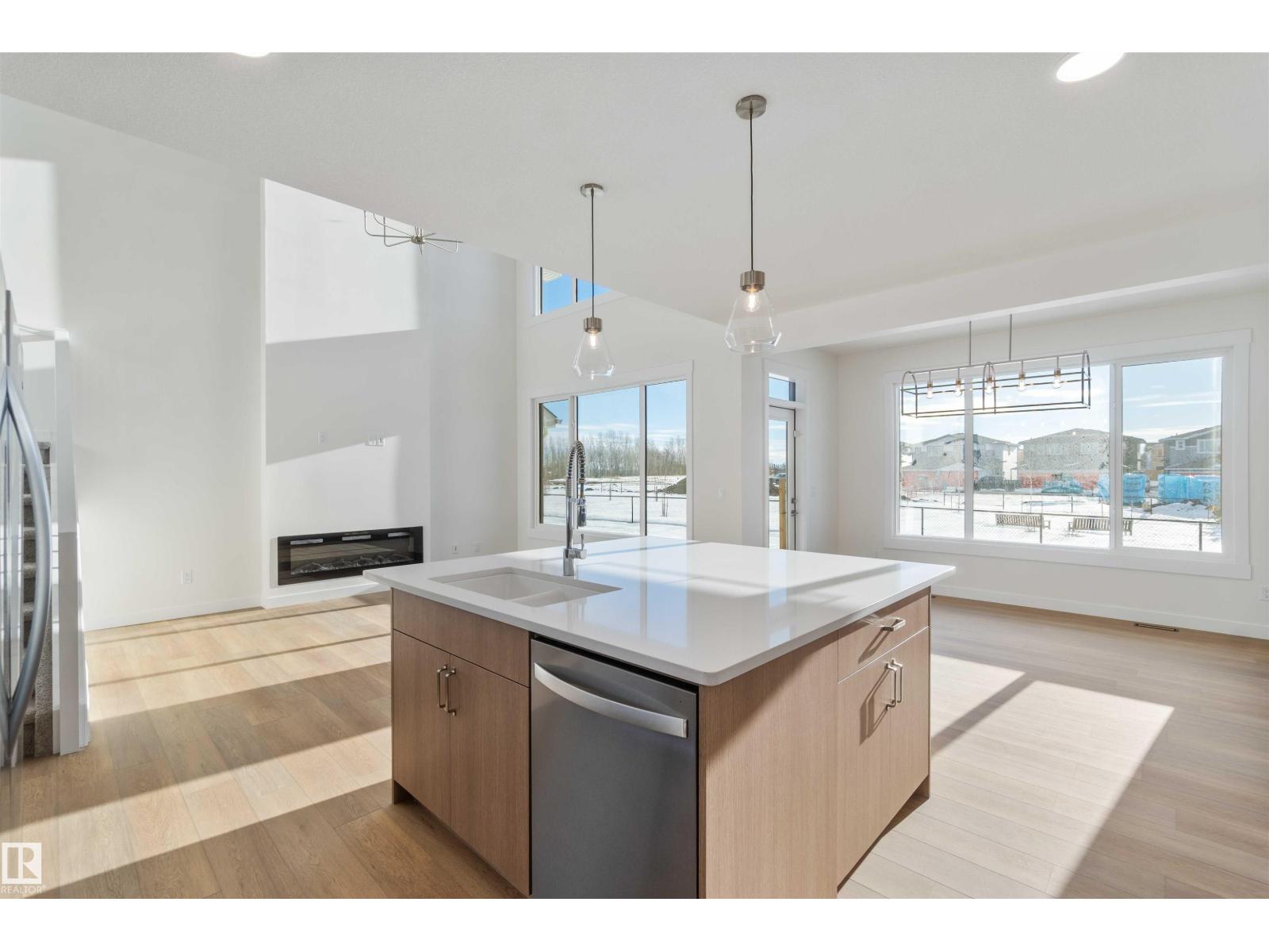 2215 4 Av Sw, Edmonton, Alberta  T6X 3L4 - Photo 10 - E4470133