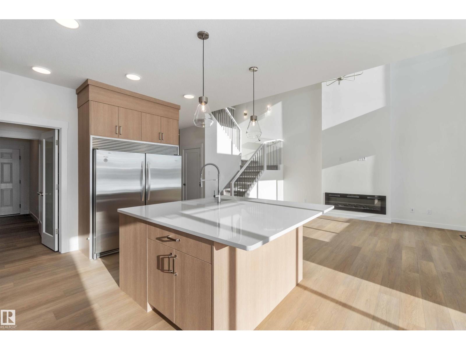 2215 4 Av Sw, Edmonton, Alberta  T6X 3L4 - Photo 11 - E4470133