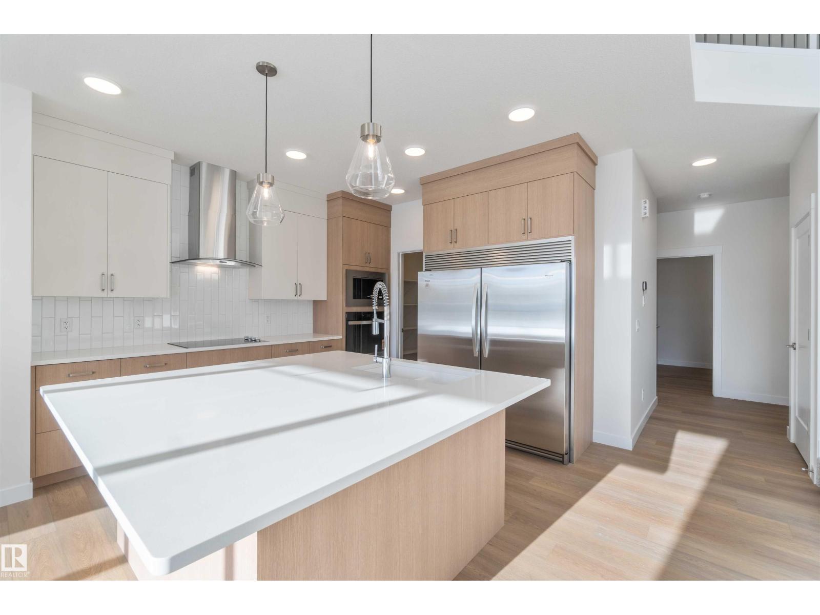 2215 4 Av Sw, Edmonton, Alberta  T6X 3L4 - Photo 12 - E4470133