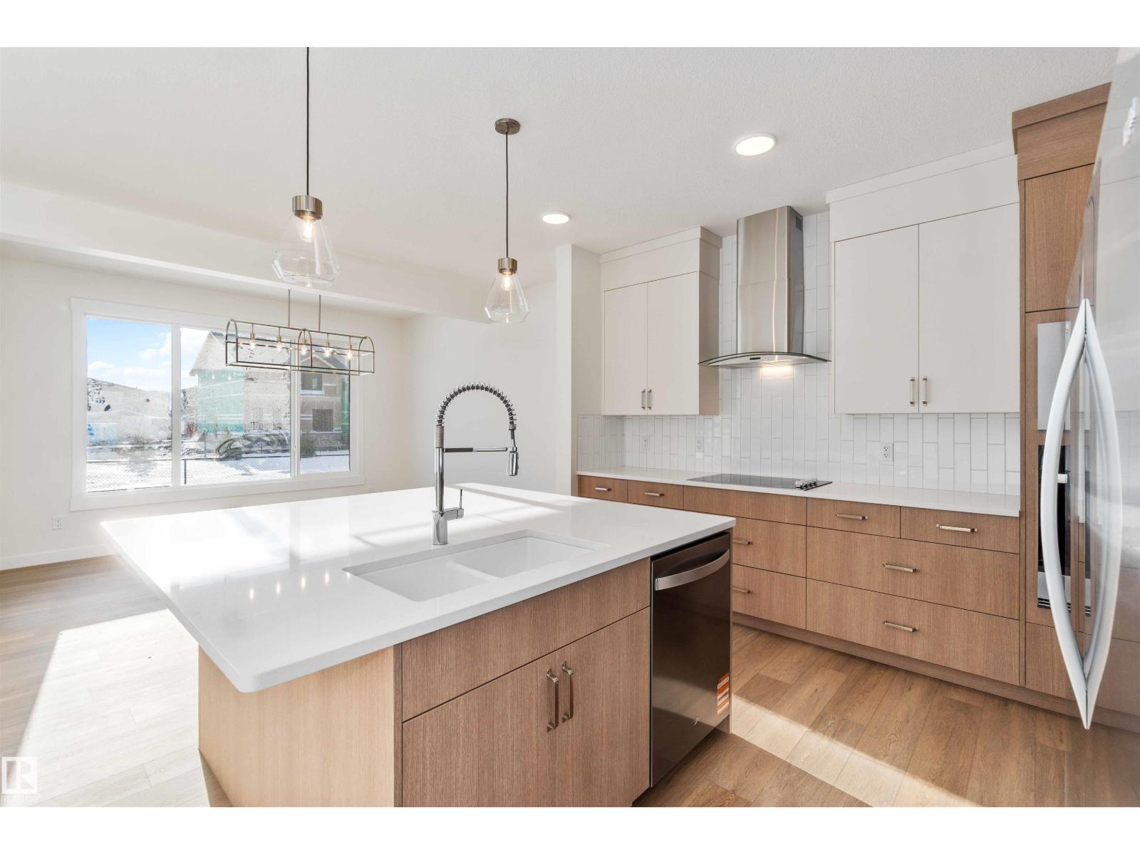 2215 4 Av Sw, Edmonton, Alberta  T6X 3L4 - Photo 13 - E4470133