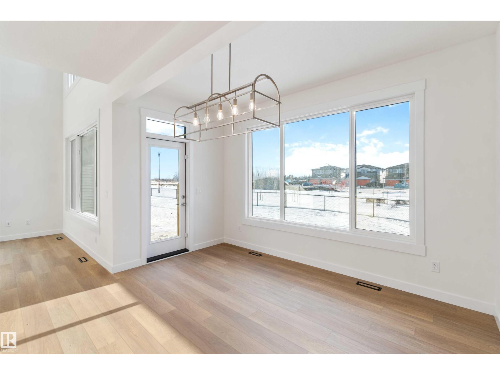 2215 4 Av Sw, Edmonton, Alberta  T6X 3L4 - Photo 14 - E4470133