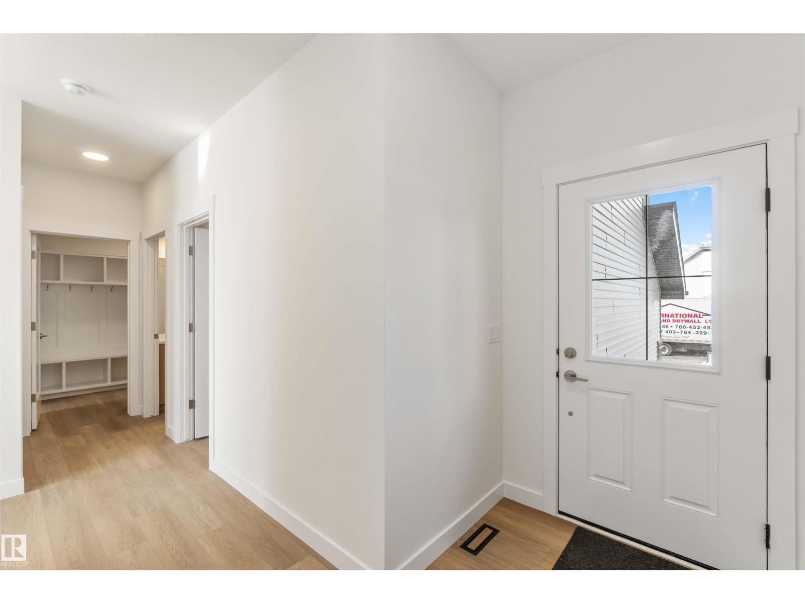 2215 4 Av Sw, Edmonton, Alberta  T6X 3L4 - Photo 2 - E4470133