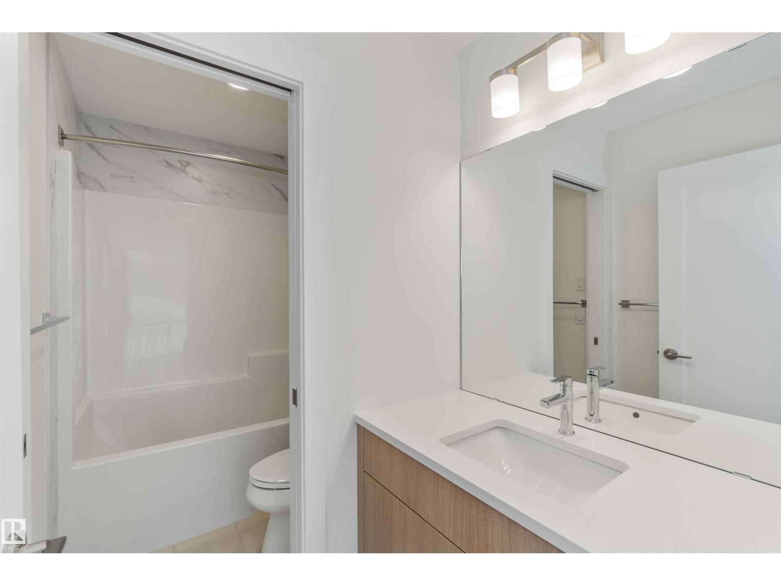 2215 4 Av Sw, Edmonton, Alberta  T6X 3L4 - Photo 29 - E4470133