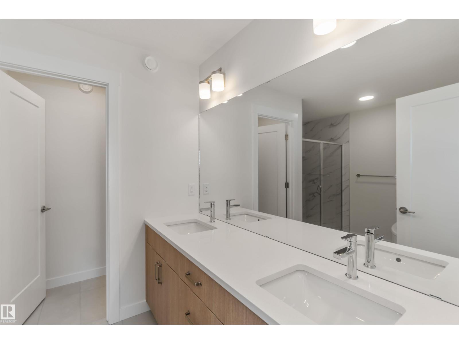 2215 4 Av Sw, Edmonton, Alberta  T6X 3L4 - Photo 34 - E4470133