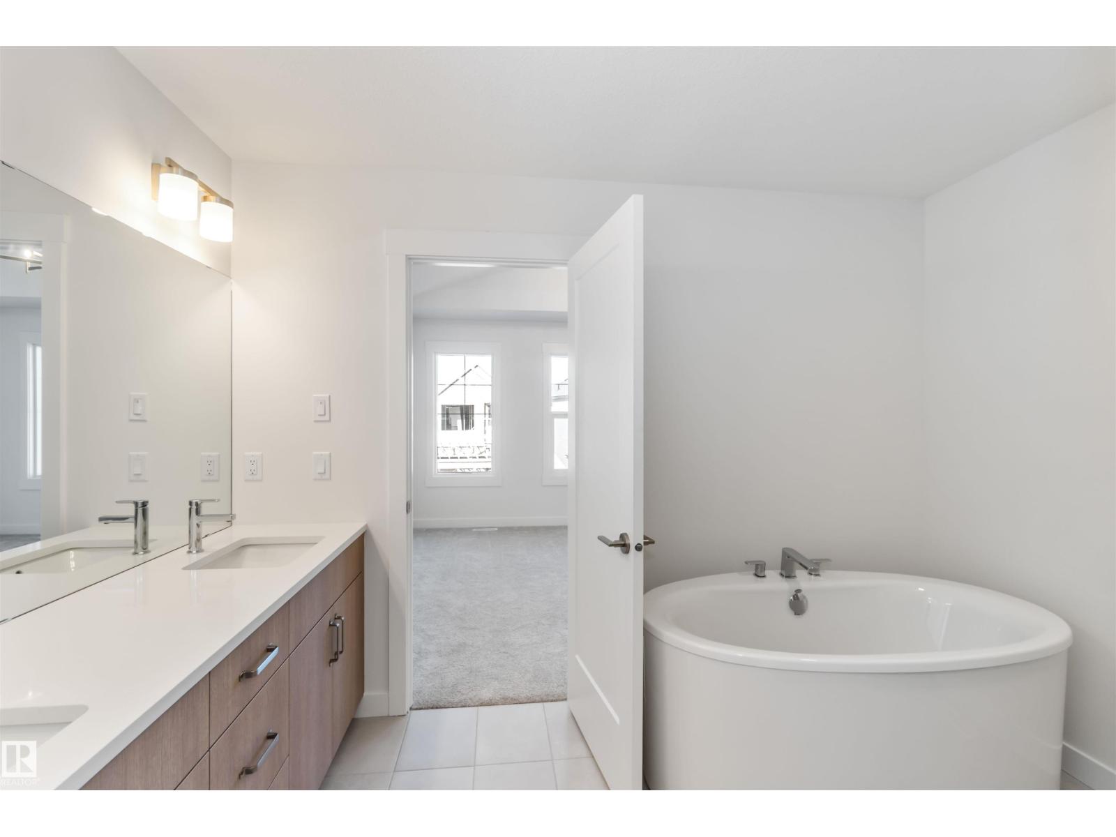 2215 4 Av Sw, Edmonton, Alberta  T6X 3L4 - Photo 35 - E4470133