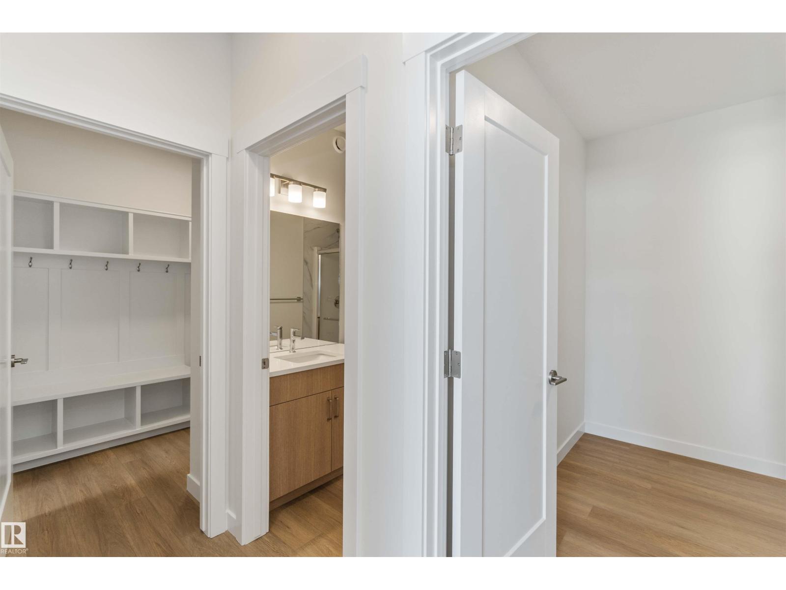 2215 4 Av Sw, Edmonton, Alberta  T6X 3L4 - Photo 4 - E4470133