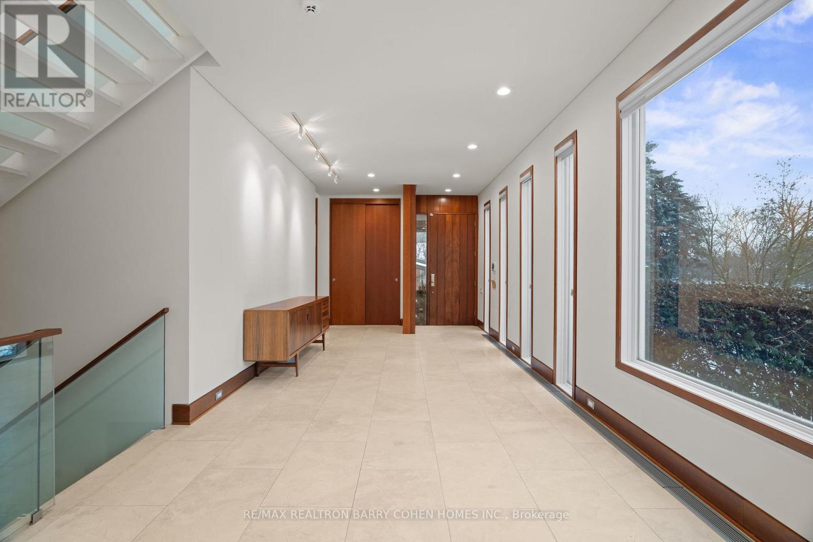 33 Fairway Heights Drive, Markham, Ontario  L3T 3A7 - Photo 3 - N12699012