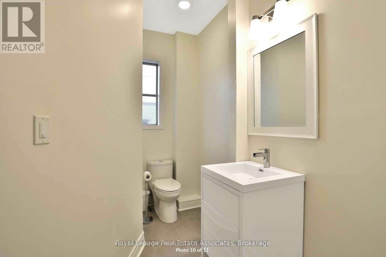 94 Lakeshore Road E, Mississauga, Ontario  L5G 1E3 - Photo 4 - W12699472