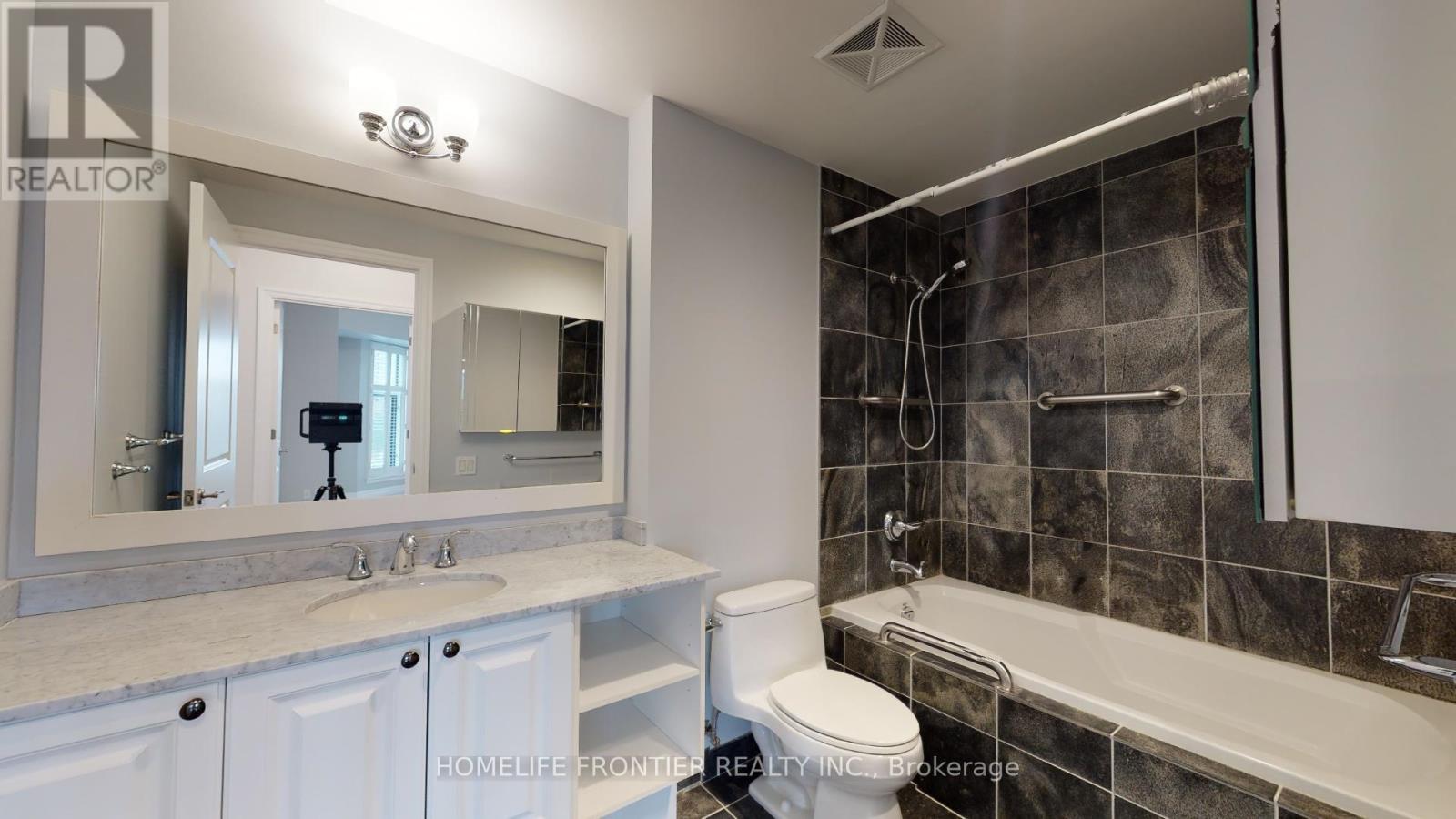 712 - 9 Burnhamthorpe Crescent, Toronto, Ontario  M9A 1G5 - Photo 10 - W12699476