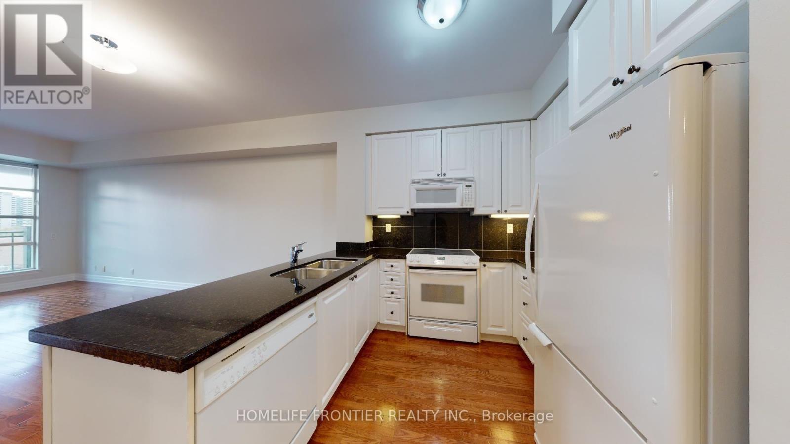 712 - 9 Burnhamthorpe Crescent, Toronto, Ontario  M9A 1G5 - Photo 4 - W12699476