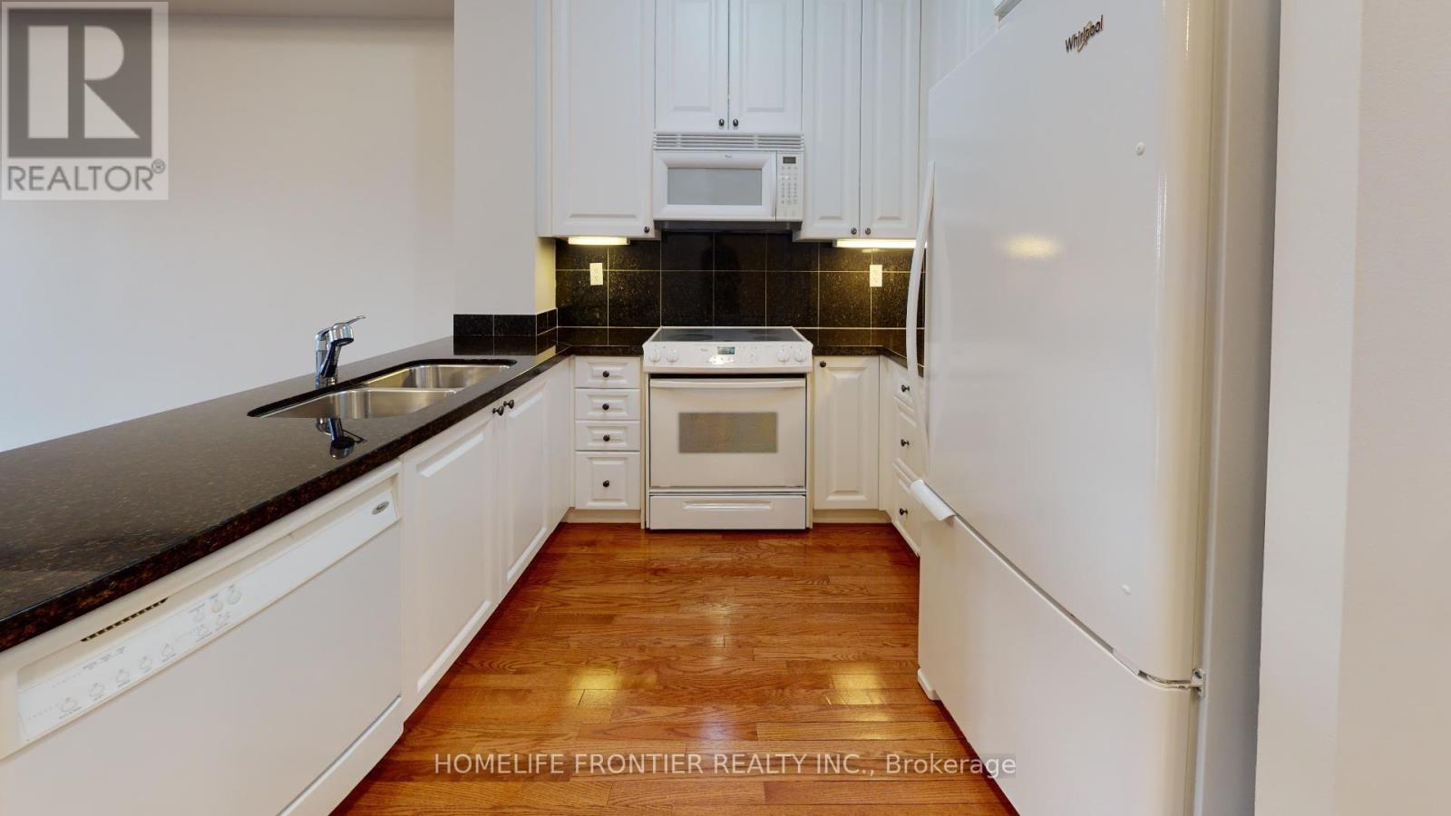 712 - 9 Burnhamthorpe Crescent, Toronto, Ontario  M9A 1G5 - Photo 5 - W12699476