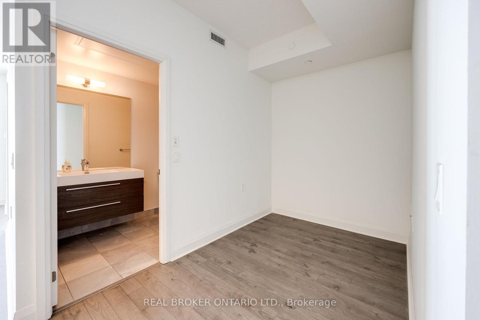 1006 - 15 Zorra Street, Toronto, Ontario  M8Z 0C1 - Photo 9 - W12699518