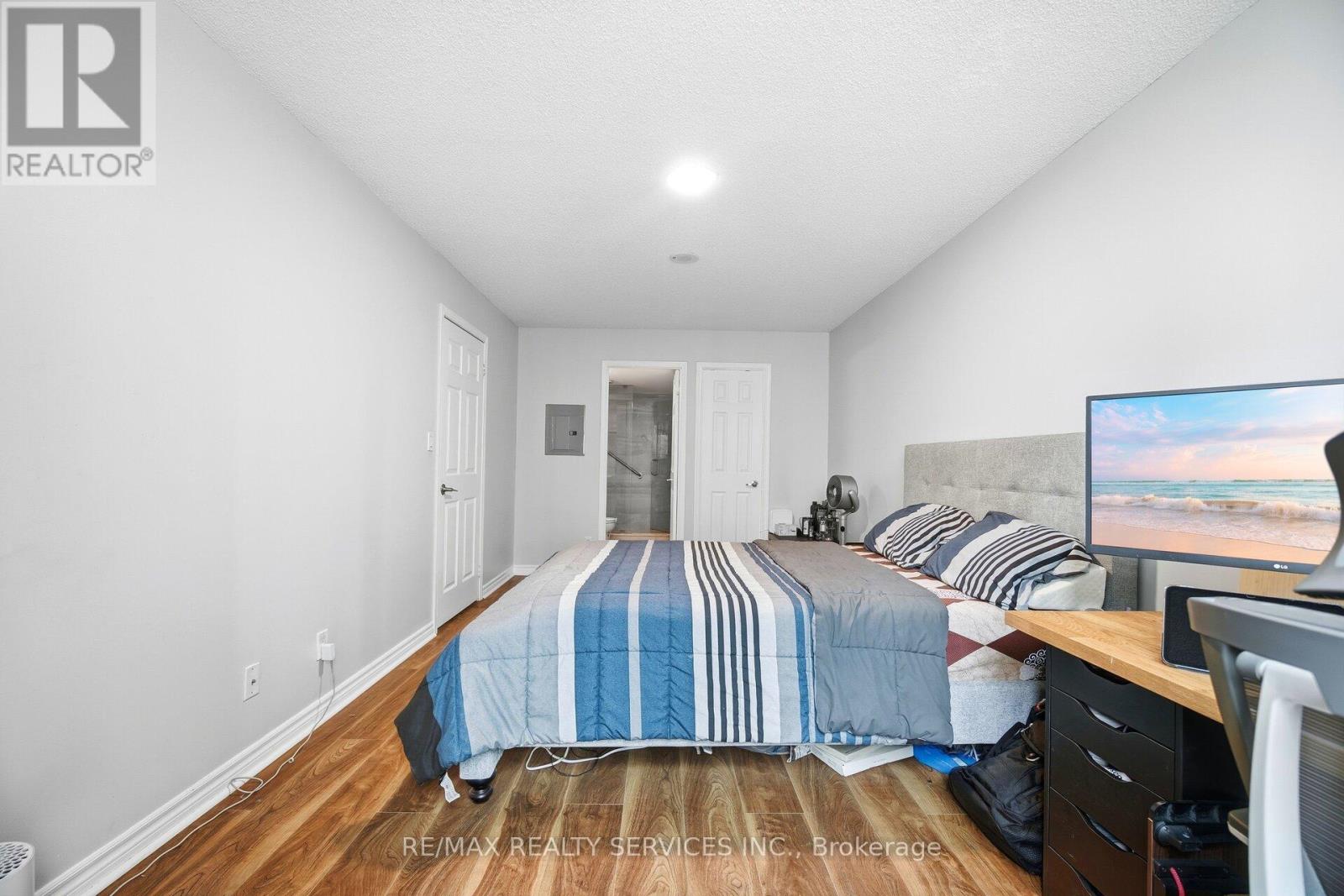 909 - 335 Rathburn Road W, Mississauga, Ontario  L5B 0C8 - Photo 13 - W12699548