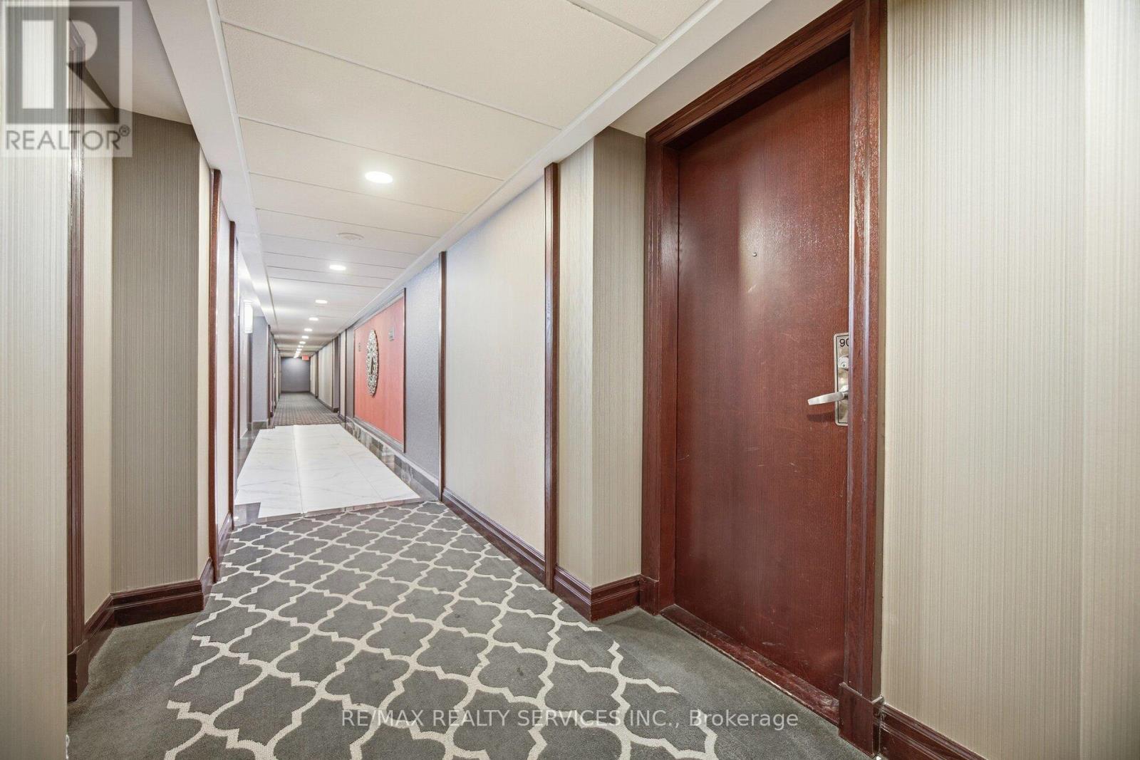 909 - 335 Rathburn Road W, Mississauga, Ontario  L5B 0C8 - Photo 2 - W12699548