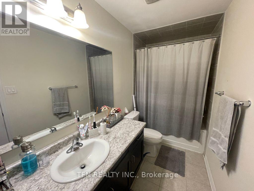 41 Baycliffe Crescent, Brampton, Ontario  L7A 3Z3 - Photo 11 - W12699566