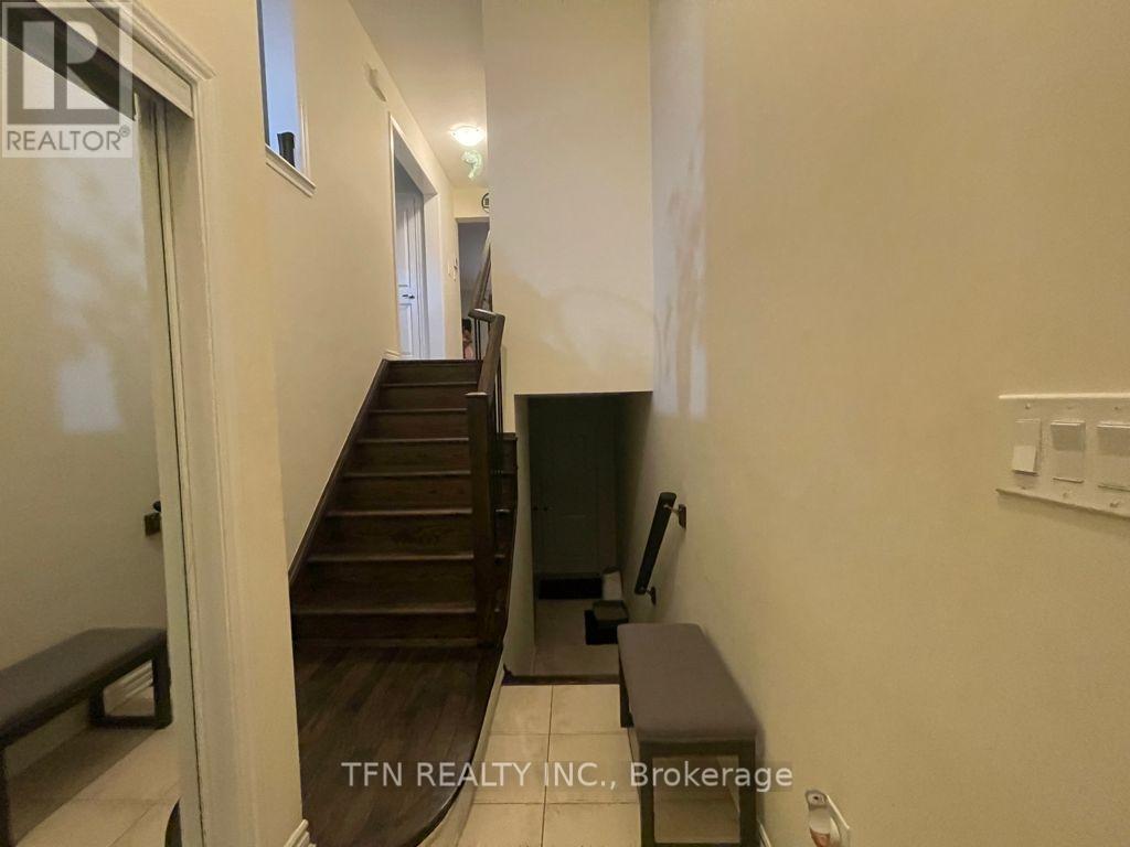 41 Baycliffe Crescent, Brampton, Ontario  L7A 3Z3 - Photo 2 - W12699566