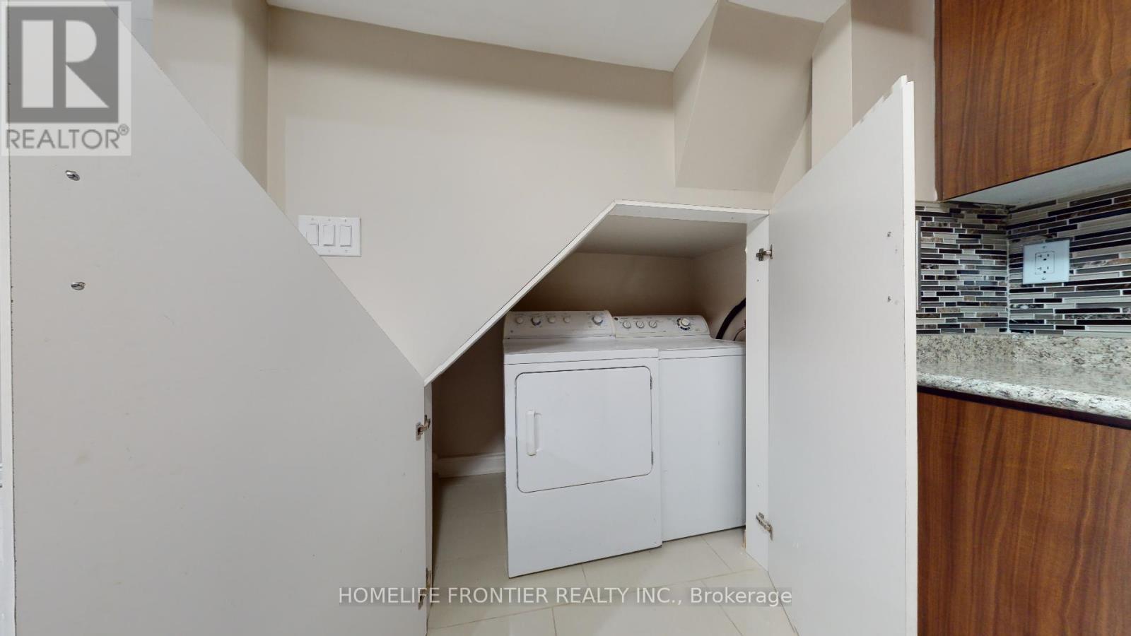 Bsmt - 395 Mountainash Road, Brampton, Ontario  L6R 0Z3 - Photo 10 - W12699568