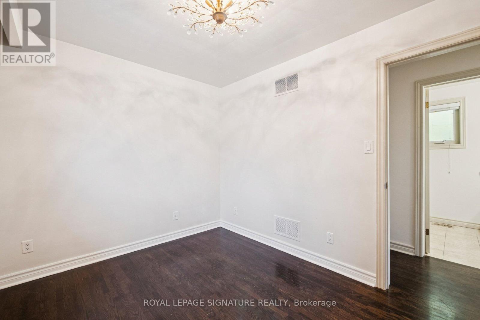 94 Belgravia Avenue, Toronto, Ontario  M6E 2M5 - Photo 15 - W12699604