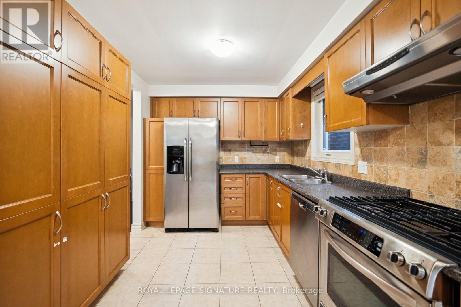 94 Belgravia Avenue, Toronto, Ontario  M6E 2M5 - Photo 8 - W12699604