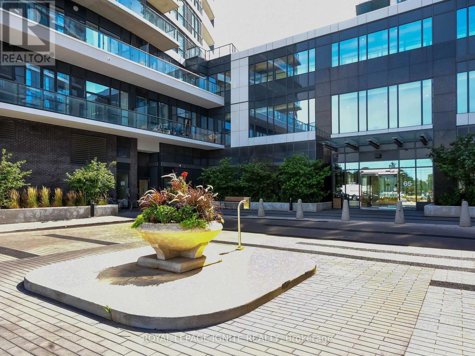 2516 - 35 Watergarden Drive, Mississauga, Ontario  L5R 0G8 - Photo 3 - W12699656