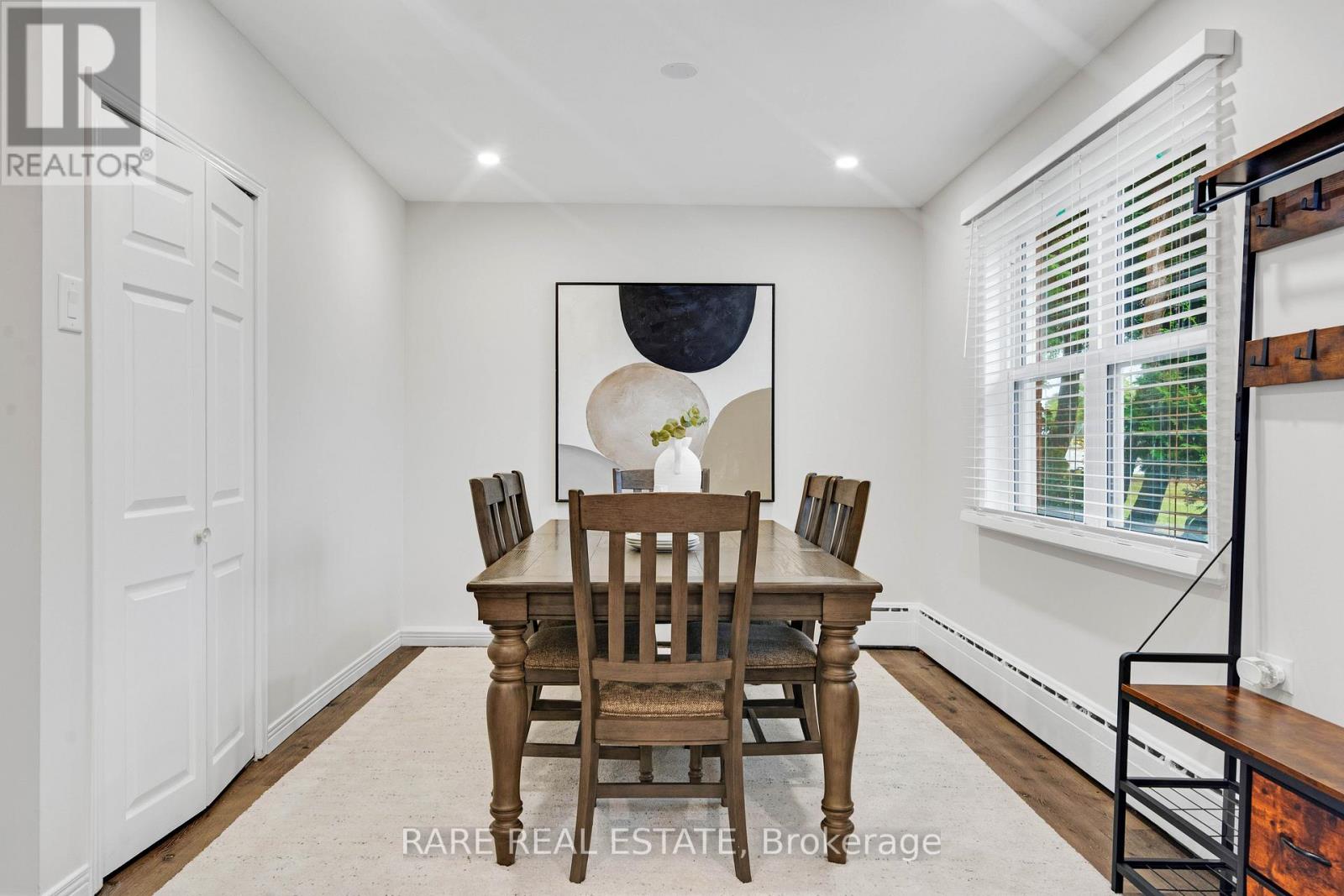 2073 Leighland Road, Burlington, Ontario  L7R 3S9 - Photo 5 - W12697110