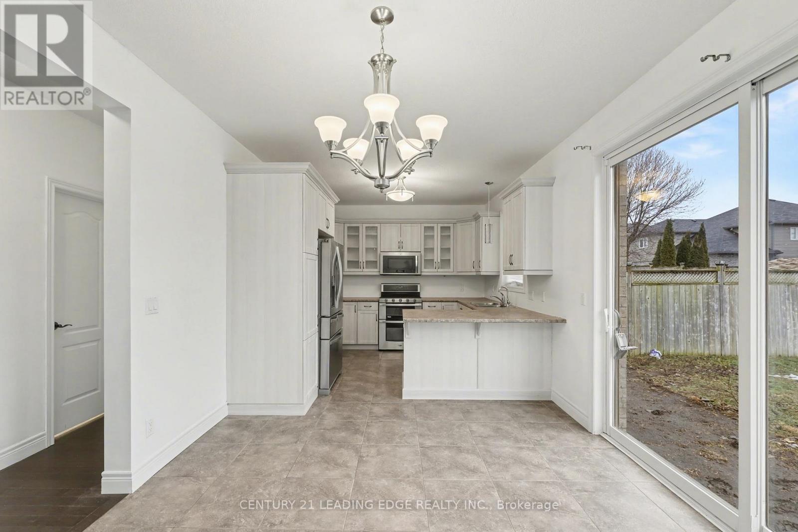 707 Halifax Road, Woodstock, Ontario  N4T 0C5 - Photo 14 - X12699536