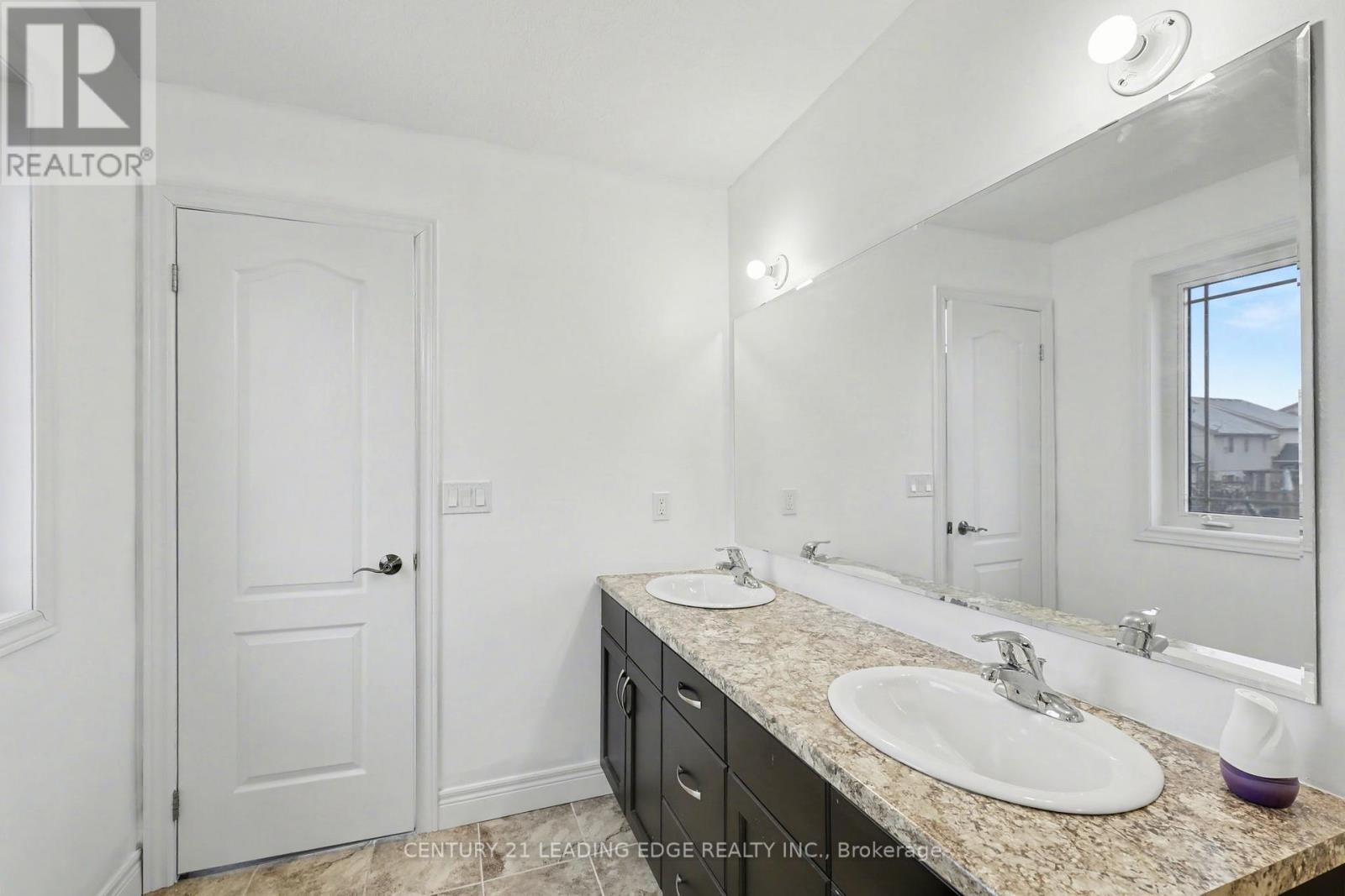 707 Halifax Road, Woodstock, Ontario  N4T 0C5 - Photo 28 - X12699536