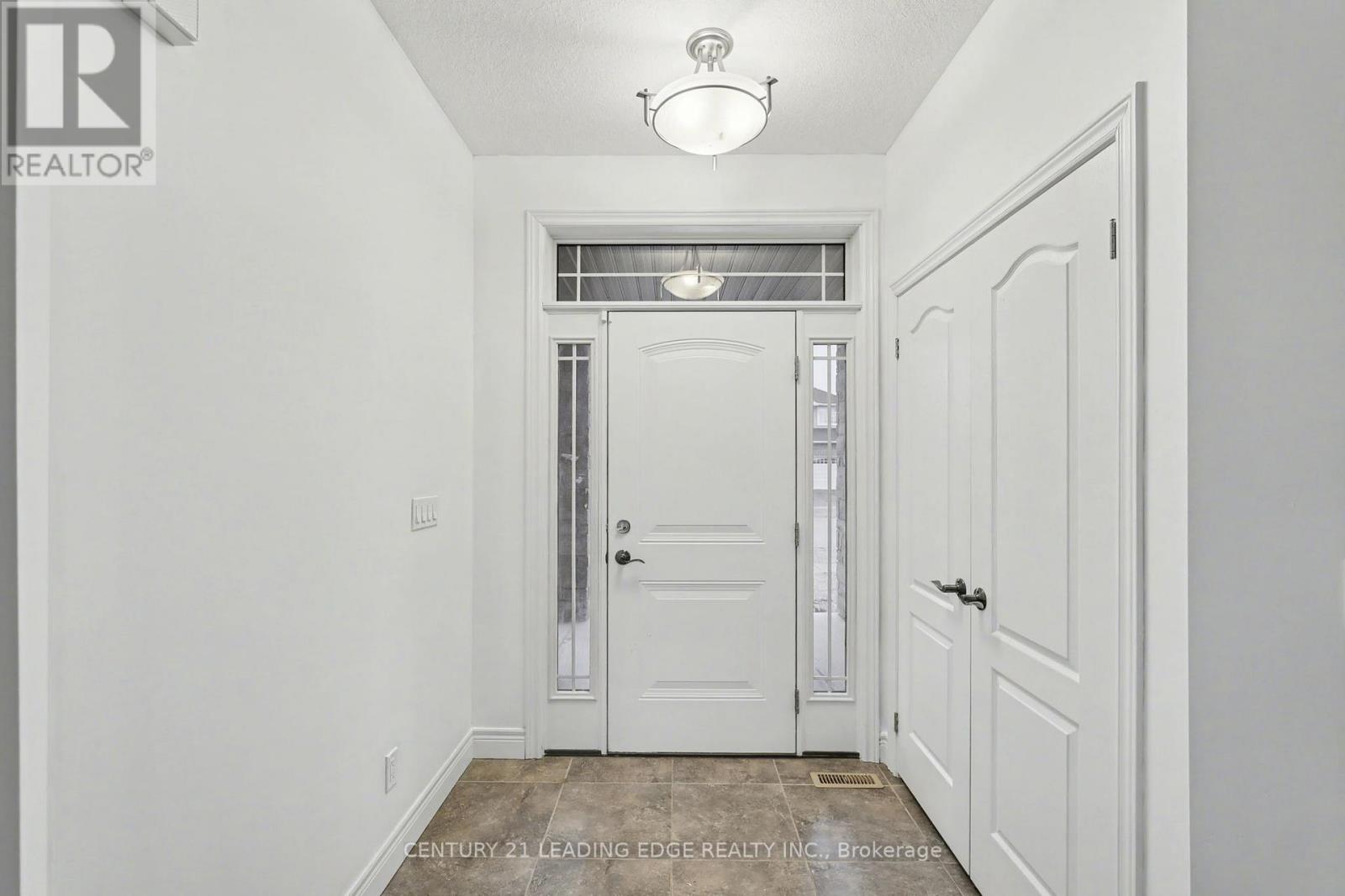 707 Halifax Road, Woodstock, Ontario  N4T 0C5 - Photo 5 - X12699536