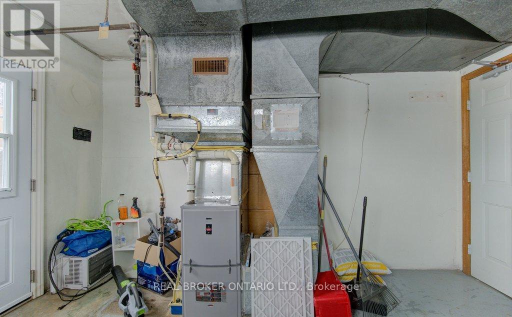 109 Eton Drive, Kitchener, Ontario  N2B 1N1 - Photo 9 - X12699584