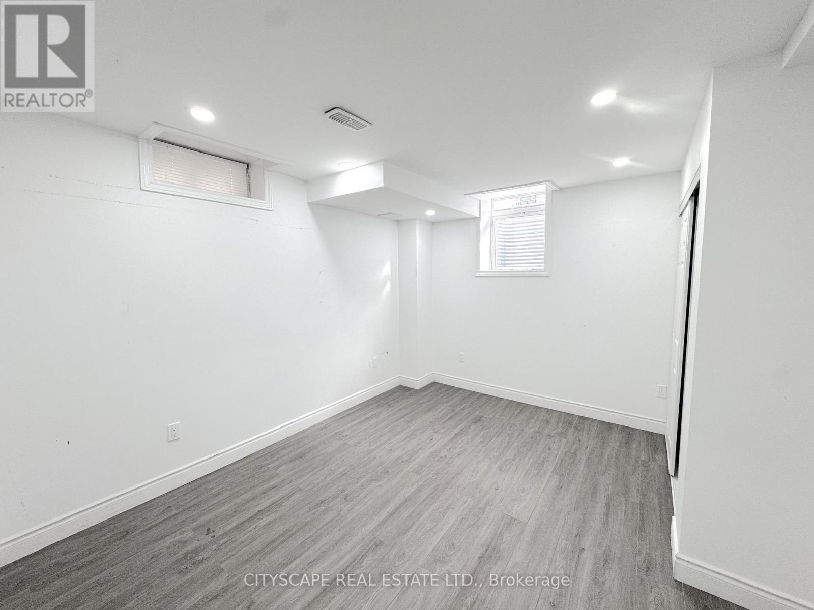 32 Mull Avenue, Haldimand, Ontario  N3W 0B9 - Photo 38 - X12699636