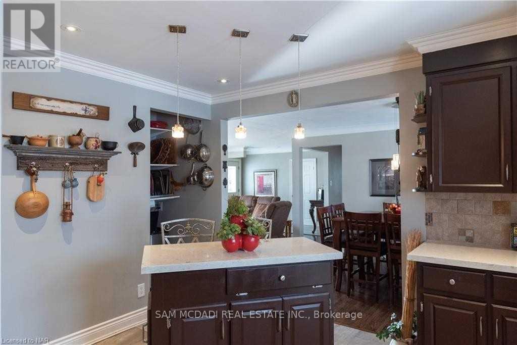 Upper - 7003 Ann Street, Niagara Falls, Ontario  L2G 3C8 - Photo 12 - X12699670