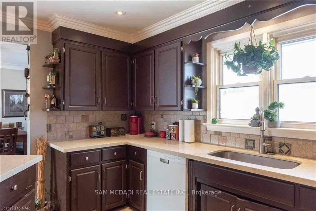 Upper - 7003 Ann Street, Niagara Falls, Ontario  L2G 3C8 - Photo 13 - X12699670