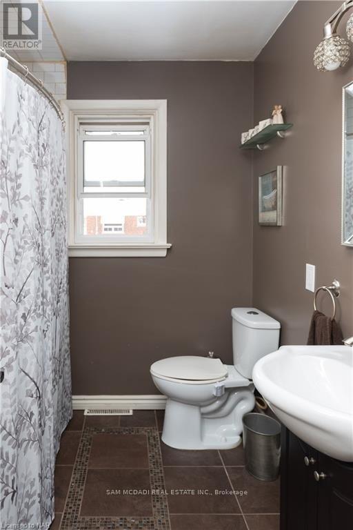 Upper - 7003 Ann Street, Niagara Falls, Ontario  L2G 3C8 - Photo 17 - X12699670