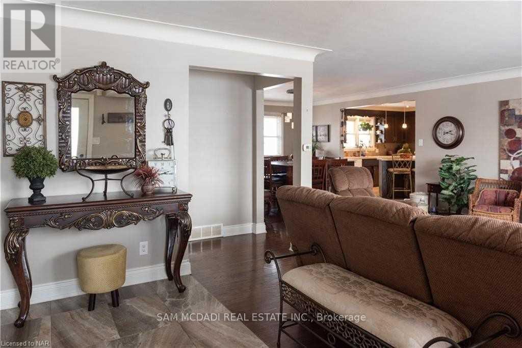 Upper - 7003 Ann Street, Niagara Falls, Ontario  L2G 3C8 - Photo 4 - X12699670