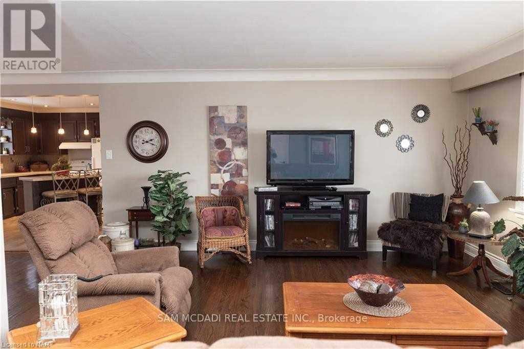 Upper - 7003 Ann Street, Niagara Falls, Ontario  L2G 3C8 - Photo 6 - X12699670