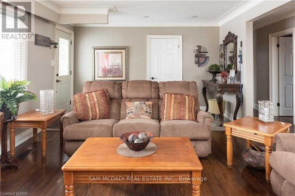 Upper - 7003 Ann Street, Niagara Falls, Ontario  L2G 3C8 - Photo 7 - X12699670