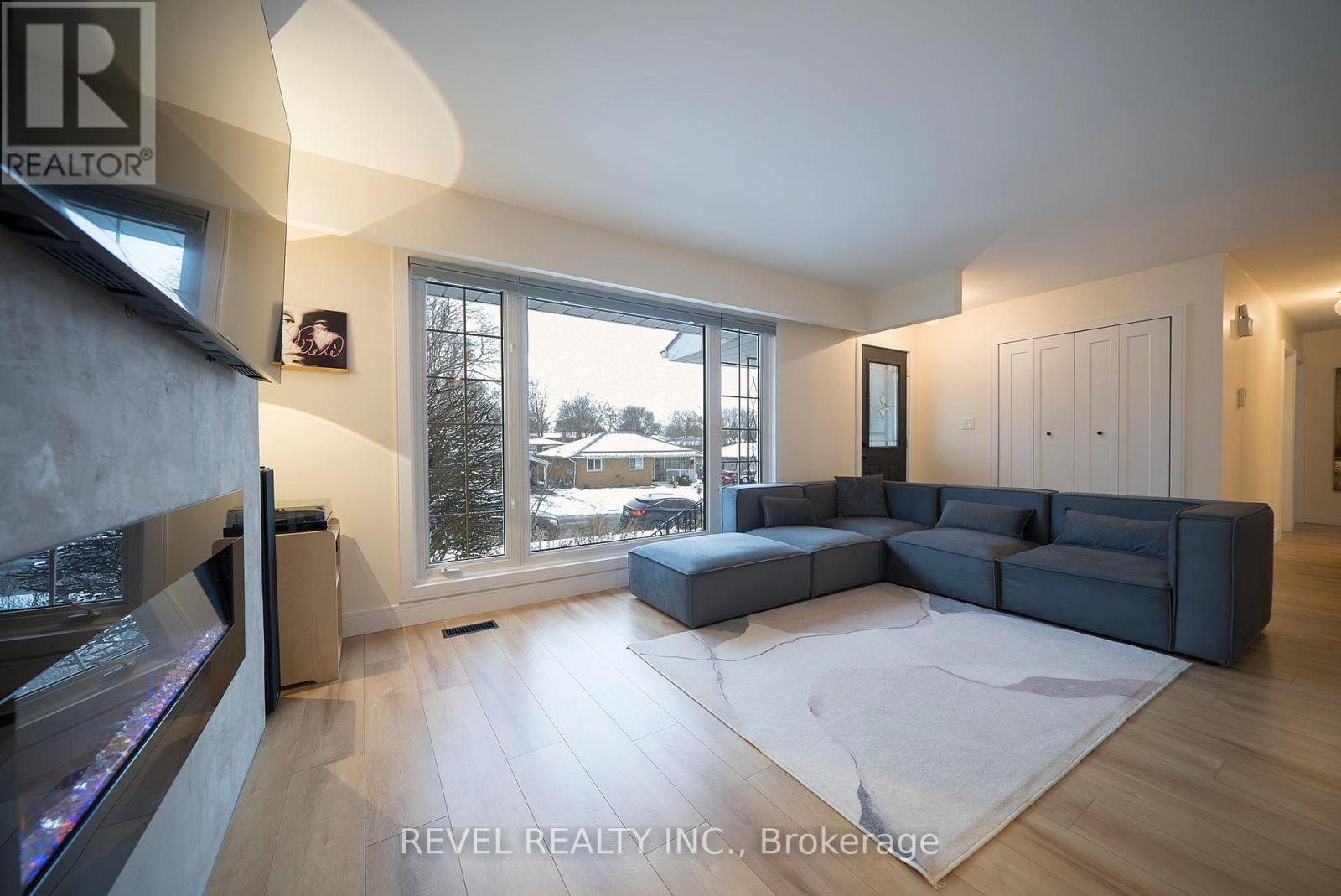 2 Grenada Drive, Norfolk, Ontario  N3Y 3E7 - Photo 3 - X12699724