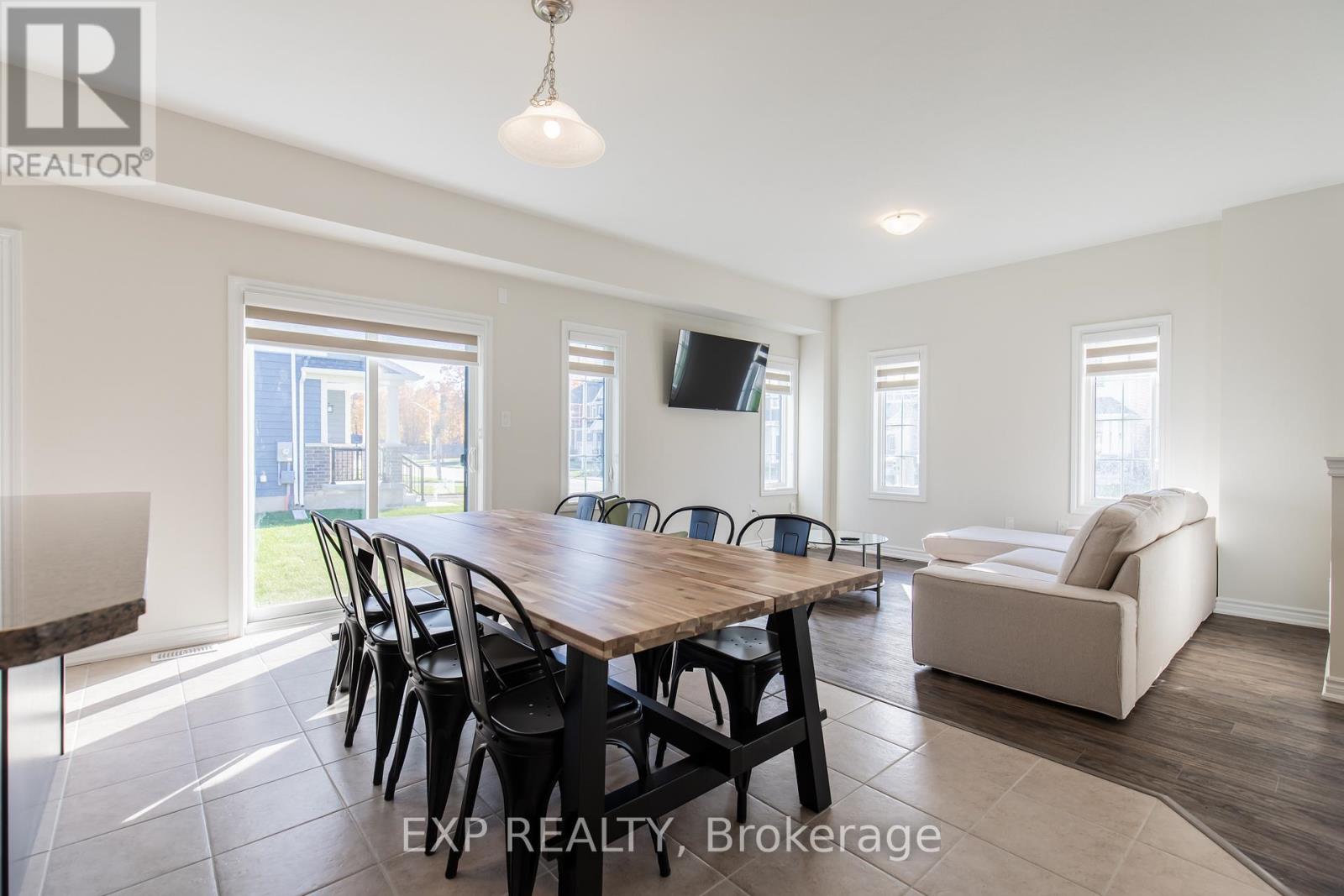 380 Beechwood Forest Lane, Gravenhurst, Ontario  P1P 0H8 - Photo 12 - X12699736