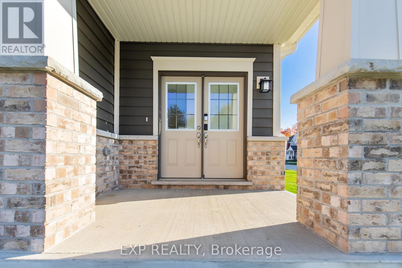 380 Beechwood Forest Lane, Gravenhurst, Ontario  P1P 0H8 - Photo 2 - X12699736