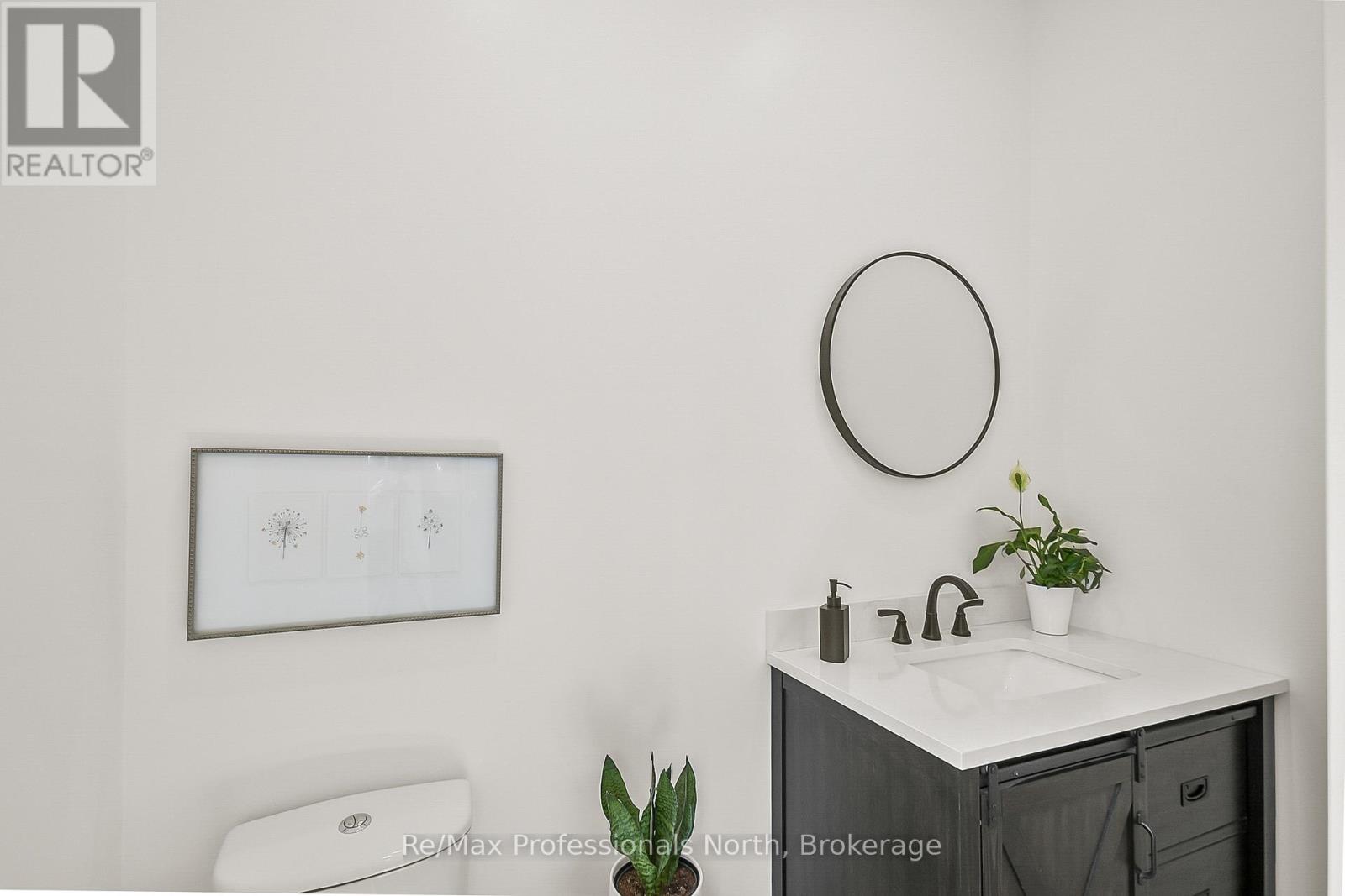 1054 Brydons Bay Road, Gravenhurst, Ontario  P1P 1R1 - Photo 23 - X12699758