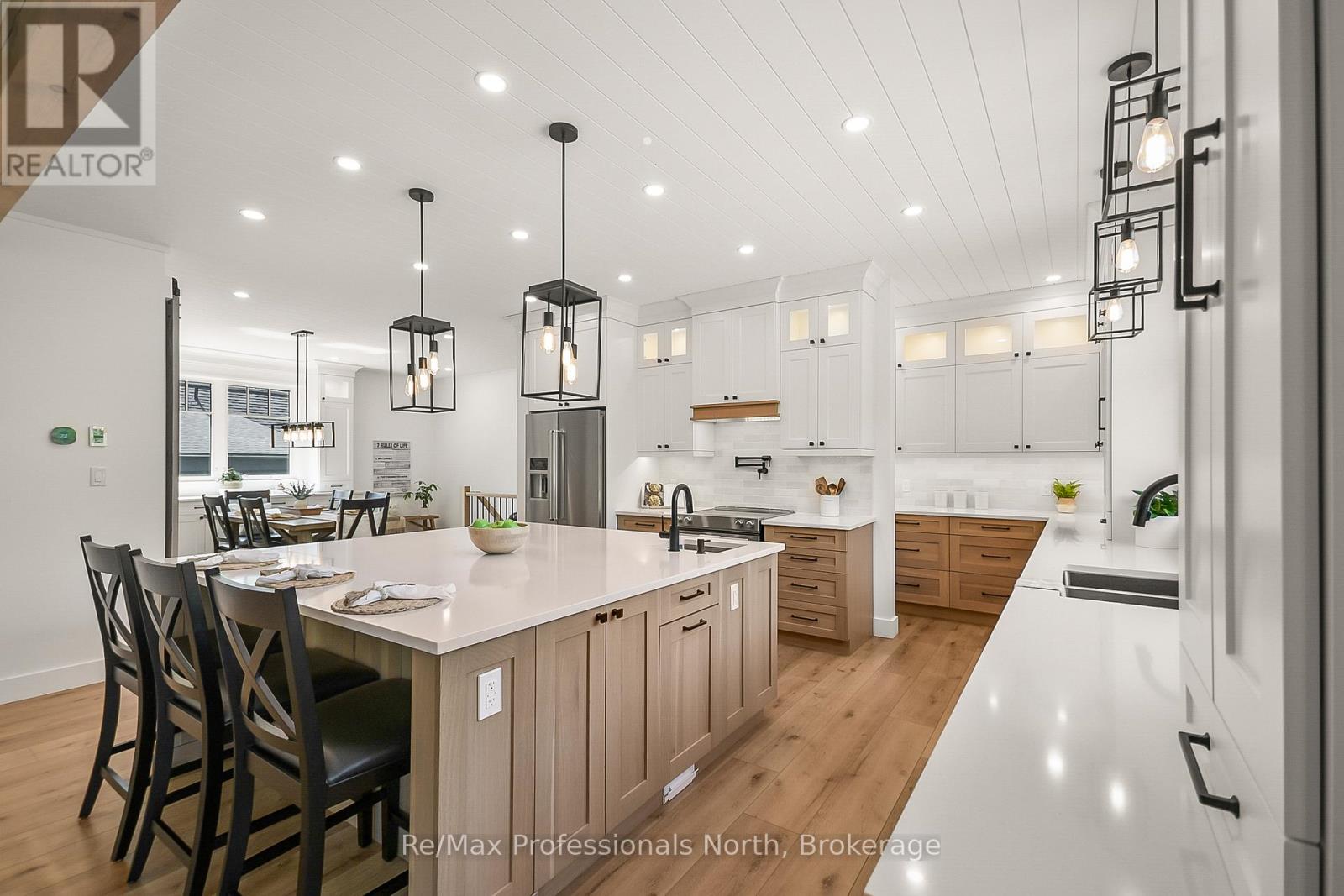 1054 Brydons Bay Road, Gravenhurst, Ontario  P1P 1R1 - Photo 12 - X12699784