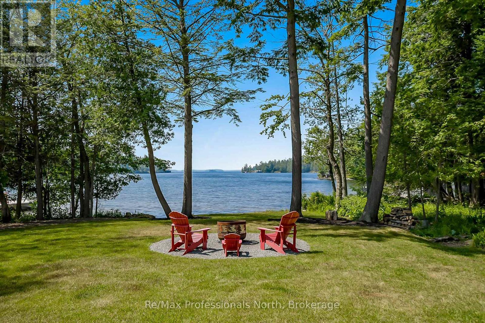 1054 Brydons Bay Road, Gravenhurst, Ontario  P1P 1R1 - Photo 2 - X12699784