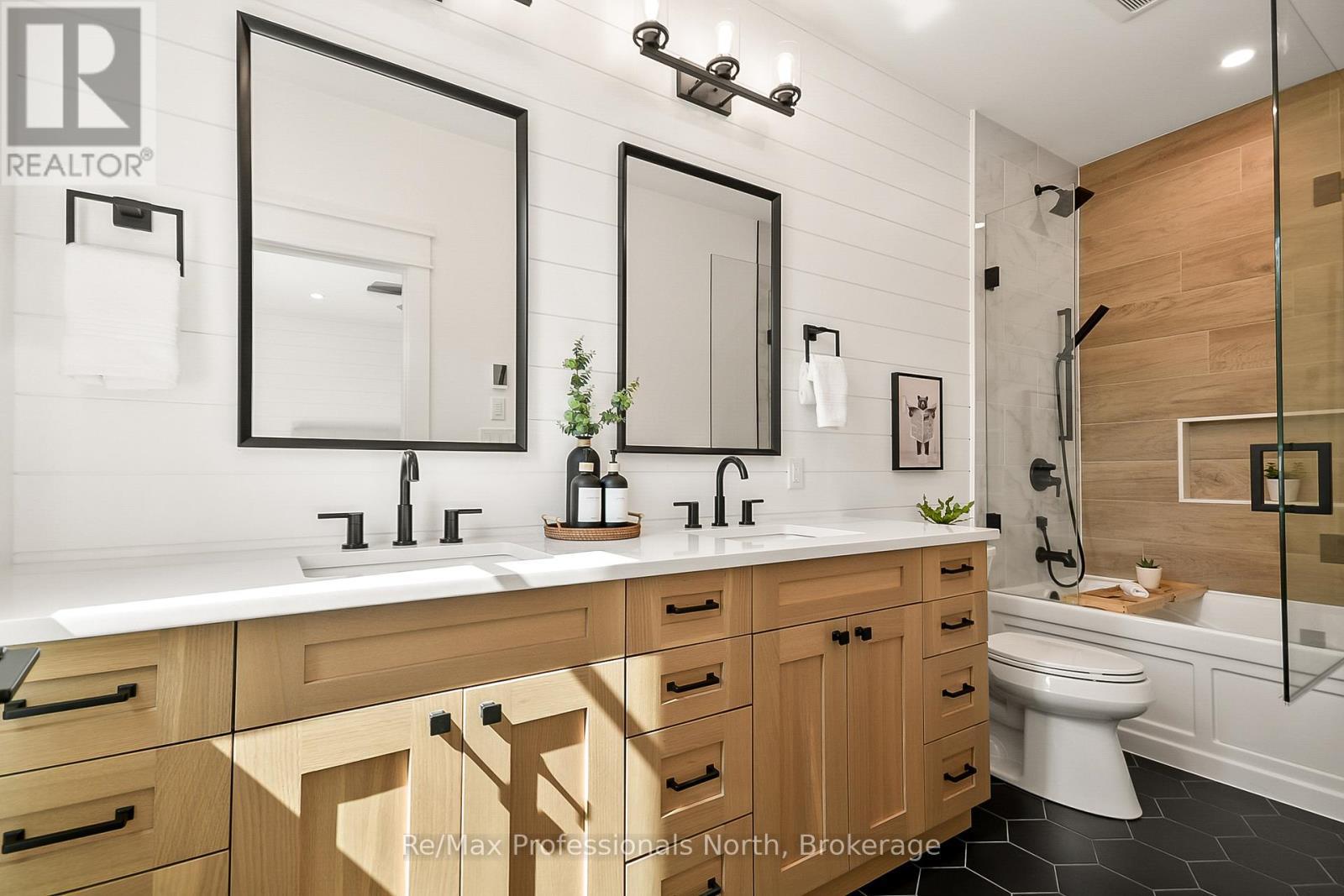 1054 Brydons Bay Road, Gravenhurst, Ontario  P1P 1R1 - Photo 20 - X12699784