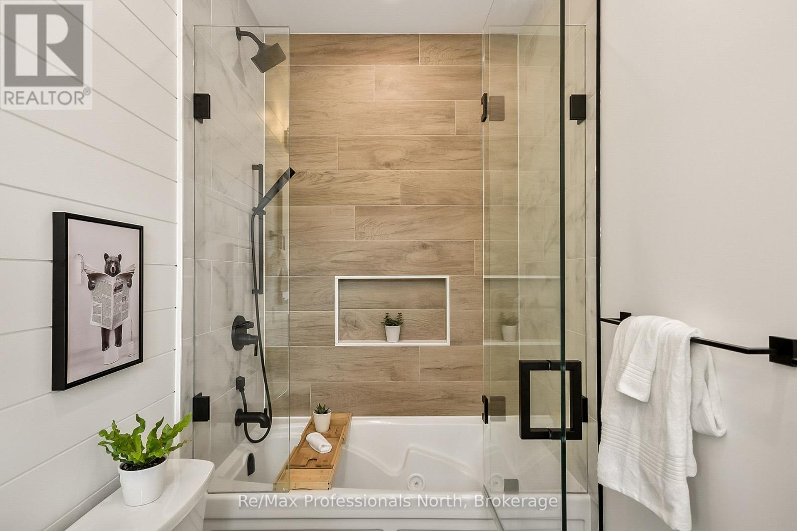 1054 Brydons Bay Road, Gravenhurst, Ontario  P1P 1R1 - Photo 21 - X12699784