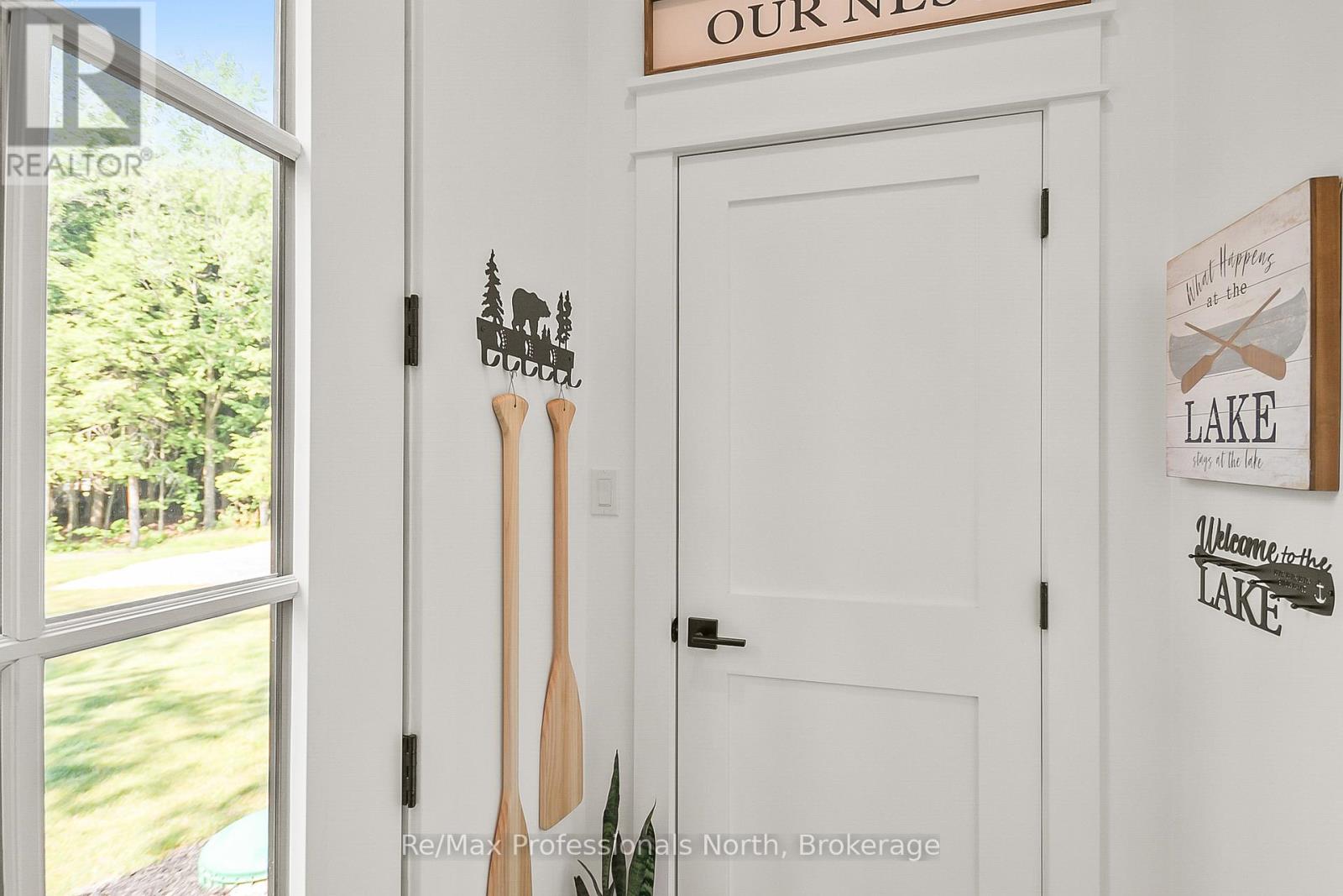 1054 Brydons Bay Road, Gravenhurst, Ontario  P1P 1R1 - Photo 4 - X12699784