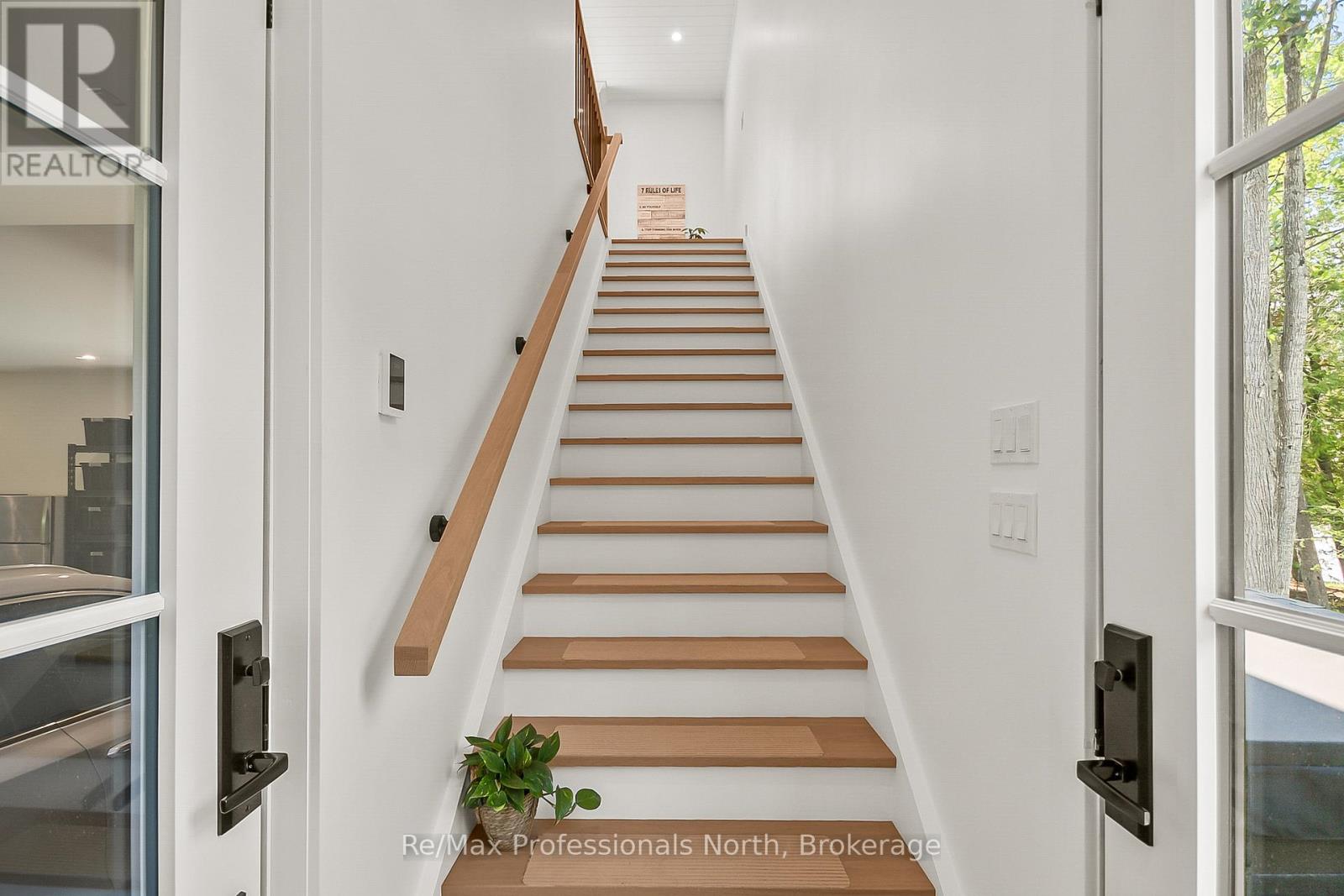 1054 Brydons Bay Road, Gravenhurst, Ontario  P1P 1R1 - Photo 5 - X12699784