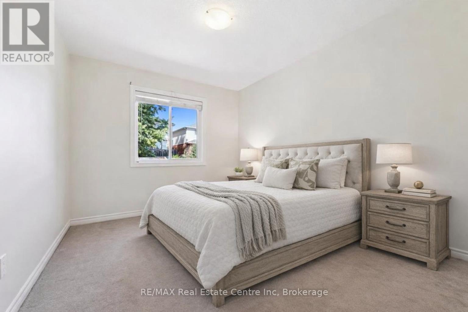 158 Kemp Crescent, Guelph, Ontario  N1E 0K1 - Photo 4 - X12699870