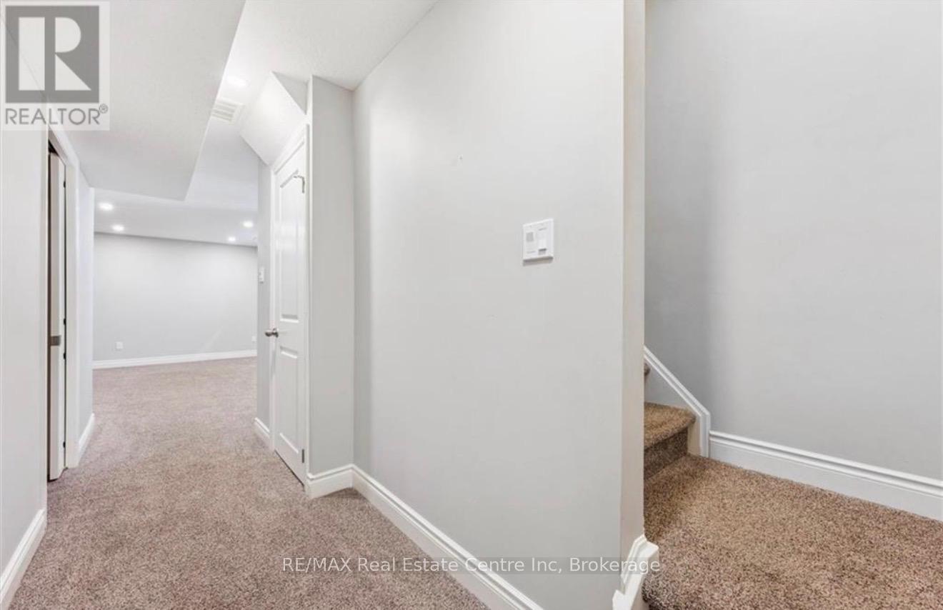 158 Kemp Crescent, Guelph, Ontario  N1E 0K1 - Photo 6 - X12699870