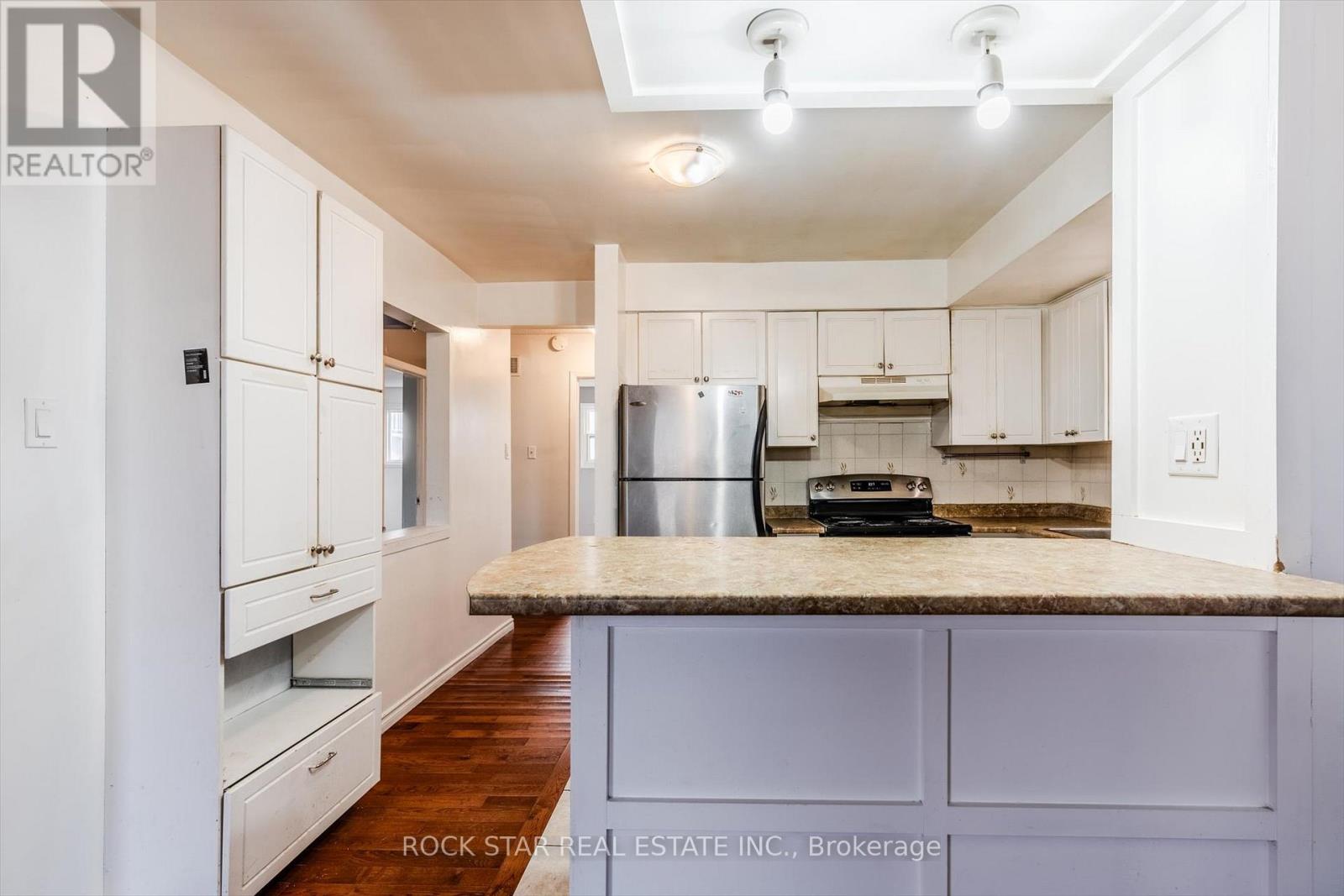 40 Jamie Ann Court, Hamilton, Ontario  L8W 1Y5 - Photo 4 - X12691118