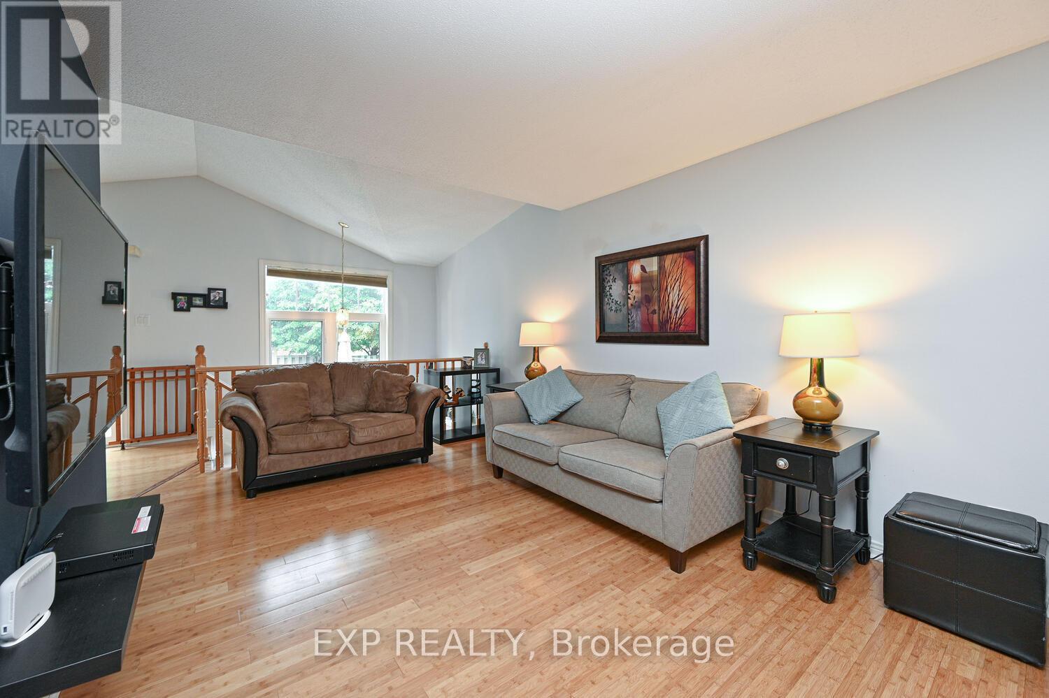 677 Wildshore Crescent, Ottawa, Ontario  K1V 1Y1 - Photo 3 - X12699752